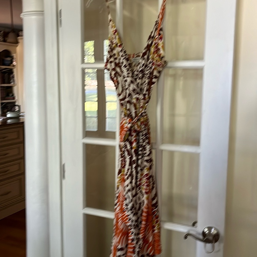 Very very cute spaghetti strap v neck dress